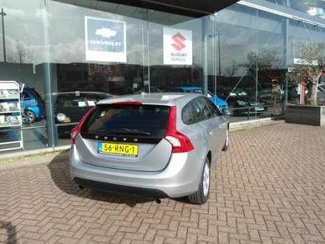 Volvo V60 - 1.6 T3 Kinetic met NAVIGATIE & DEALERONDERHOUDEN - 1