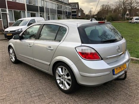 Opel Astra - 2.0 T Cosmo 5-deurs 170 PK 6-bak 1 jaar apk Keurige auto NAP - 1