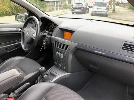 Opel Astra - 2.0 T Cosmo 5-deurs 170 PK 6-bak 1 jaar apk Keurige auto NAP - 1