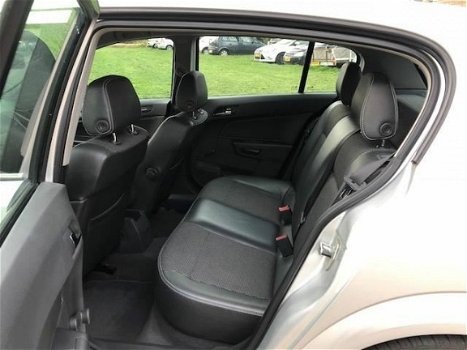 Opel Astra - 2.0 T Cosmo 5-deurs 170 PK 6-bak 1 jaar apk Keurige auto NAP - 1