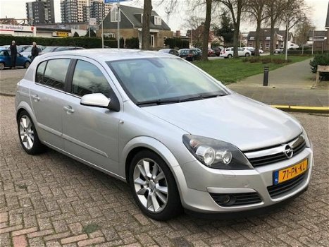 Opel Astra - 2.0 T Cosmo 5-deurs 170 PK 6-bak 1 jaar apk Keurige auto NAP - 1