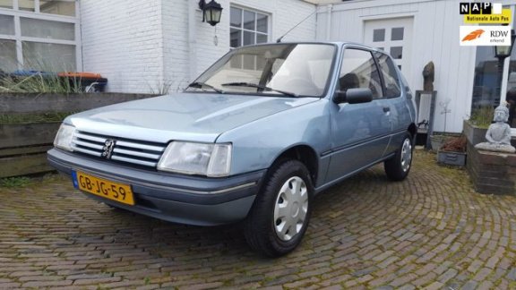 Peugeot 205 - 1.6 GT Zeer mooi, 1e Lak, roestvrij, de auto heeft servicebeurt gehad op 160512 km - 1