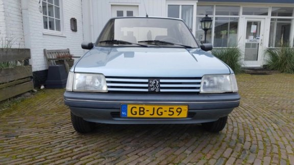 Peugeot 205 - 1.6 GT Zeer mooi, 1e Lak, roestvrij, de auto heeft servicebeurt gehad op 160512 km - 1