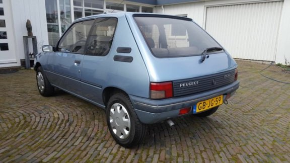 Peugeot 205 - 1.6 GT Zeer mooi, 1e Lak, roestvrij, de auto heeft servicebeurt gehad op 160512 km - 1