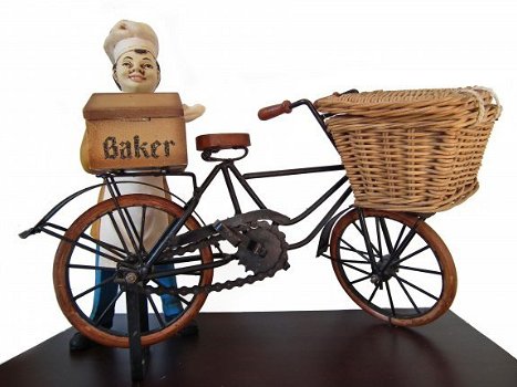 Beeld bakker met fiets - 2