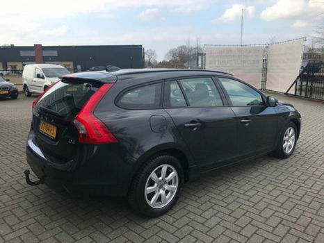 Volvo V60 - 2.0 D4 Kinetic 120 KW 5 cilinder navi trekhaak - 1