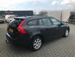 Volvo V60 - 2.0 D4 Kinetic 120 KW 5 cilinder navi trekhaak - 1 - Thumbnail