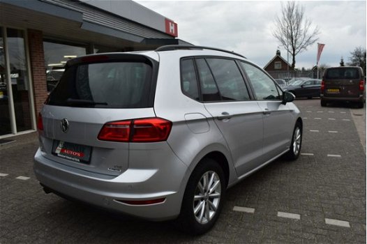 Volkswagen Golf Sportsvan - 1.2 TSI Highline parkeersensoren/stoelverwarming - 1