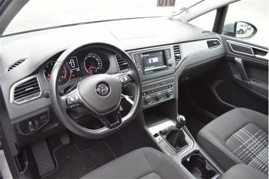 Volkswagen Golf Sportsvan - 1.2 TSI Highline parkeersensoren/stoelverwarming - 1