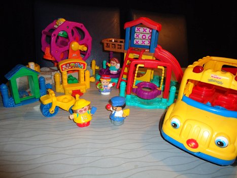 Fisher Price Little People bus, speeltuin en reuzenrad met poppetjes (163) - 1