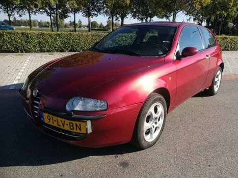 Alfa Romeo 147 - 1.6 T.Spark Edizione Esclusiva - 1