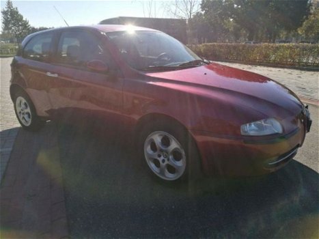 Alfa Romeo 147 - 1.6 T.Spark Edizione Esclusiva - 1