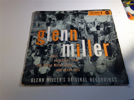 ALLEEN HOES / GEEN PLAAT Glenn Miller plays selections from the Glenn Miller story - 1