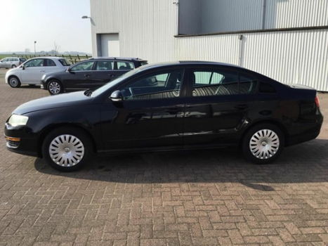 Volkswagen Passat - 1.6 FSI Trendline - 1