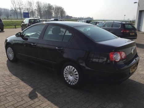 Volkswagen Passat - 1.6 FSI Trendline - 1