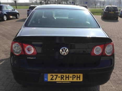 Volkswagen Passat - 1.6 FSI Trendline - 1