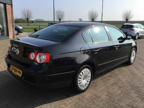 Volkswagen Passat - 1.6 FSI Trendline - 1