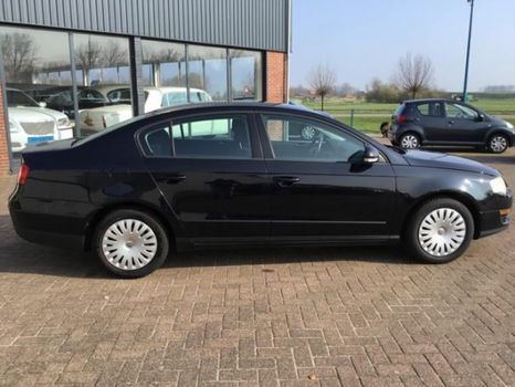 Volkswagen Passat - 1.6 FSI Trendline - 1