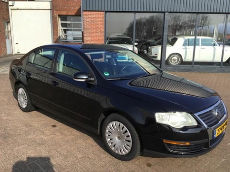 Volkswagen Passat - 1.6 FSI Trendline - 1