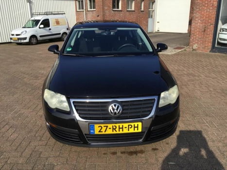 Volkswagen Passat - 1.6 FSI Trendline - 1