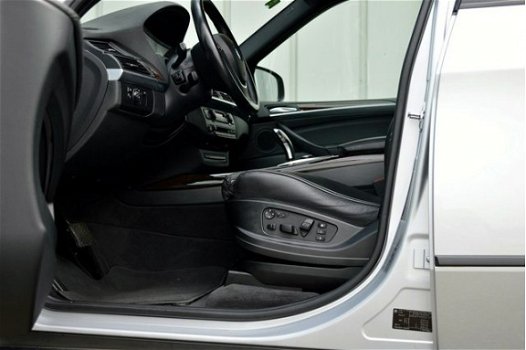BMW X5 - 3.0d High Executive RIJKLAAR PRIJS-GARANTIE Navigatie Leder Comfort Stoelen Xenon Trekhaak - 1