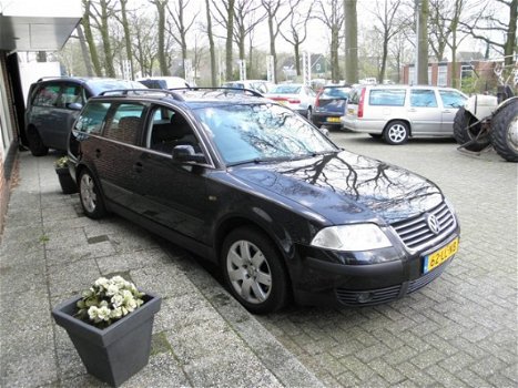 Volkswagen Passat Variant - 2.3 V5 Sportline - 1