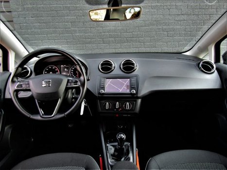 Seat Ibiza - 1.0 TSi 95 pk Style Connect / Navigatie / Parkeersensoren / Bluetooth - 1