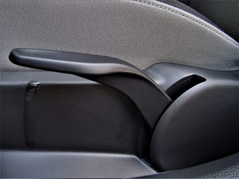 Seat Ibiza - 1.0 TSi 95 pk Style Connect / Navigatie / Parkeersensoren / Bluetooth - 1
