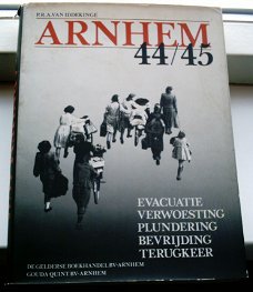 Arnhem 44/45(P.R.A. van Iddekinge, ISBN 90600002296).