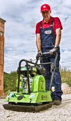 4 takt trilplaat trekstarter, 1300 kg druk incl. mat en wielstel. UITVERKOCHT !!!!!