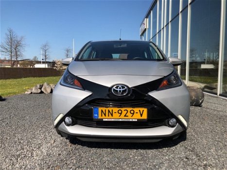 Toyota Aygo - 1.0 VVT-i x-play Camera Airco Bluetooth - 1