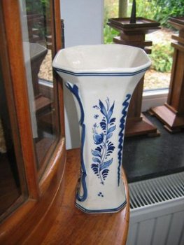 Oude Delfts blauwe vaas, gemerkt en genummerd 6311 - 2
