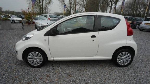 Peugeot 107 - 1.0-12V XR bjr 2011 nw-model stuurbk nieuwe apk zeer zuinig - 1