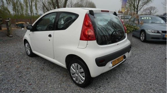 Peugeot 107 - 1.0-12V XR bjr 2011 nw-model stuurbk nieuwe apk zeer zuinig - 1