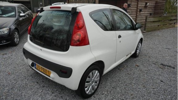 Peugeot 107 - 1.0-12V XR bjr 2011 nw-model stuurbk nieuwe apk zeer zuinig - 1