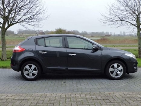 Renault Mégane - Hatchback 1.6 110pk Dynamique | RIJKLAARPRIJS inclusief afleverpakket t.w.v. € 695, - 1