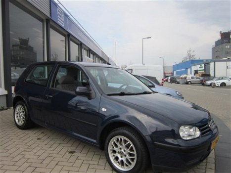 Volkswagen Golf - 1.9 SDI Trendline - 1