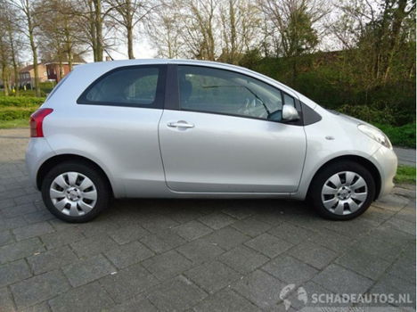 Toyota Yaris - 1.3 VVTi Sol, airco - 1