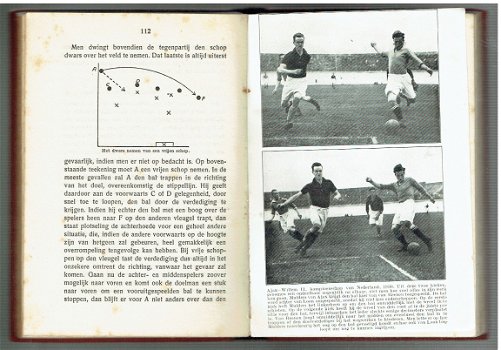 Voetbal, een handleiding voor het spel, C.J. Groothoff 1930 - 2