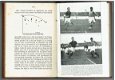 Voetbal, een handleiding voor het spel, C.J. Groothoff 1930 - 2 - Thumbnail