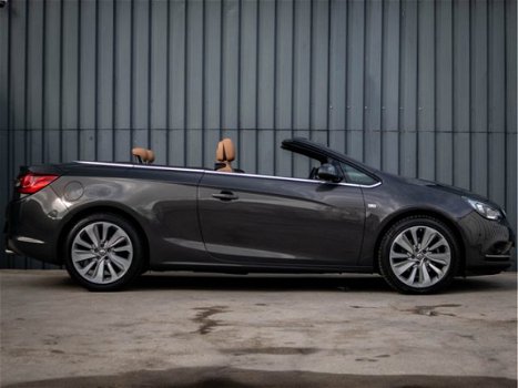 Opel Cascada - 2.0 CDTI Bi Turbo Cosmo Cabrio, 1ste Eigen., Leder, Dealer Ond., Adaptive Cruise Cont - 1