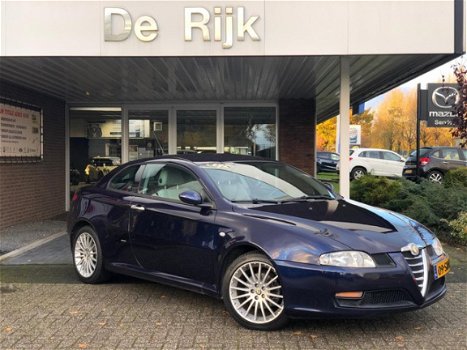 Alfa Romeo GT - 2.0 JTS Distinctive Selespeed SEMI-AUTOMAAT | LEDER, NAVI, PDC | NAP | - 1