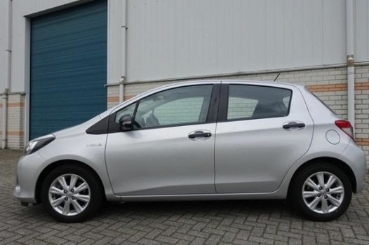 Toyota Yaris - 1.5 Full Hybrid Aspiration lm velgen - afn. trekhaak - mf stuur - 1