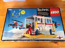 Lego Technic set 8680: Arctic Rescue Base