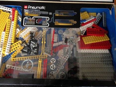Lego Technic set 8680: Arctic Rescue Base - 5