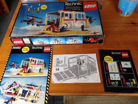Lego Technic set 8680: Arctic Rescue Base - 6