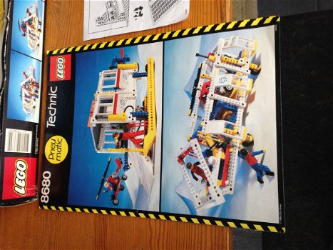 Lego Technic set 8680: Arctic Rescue Base - 7