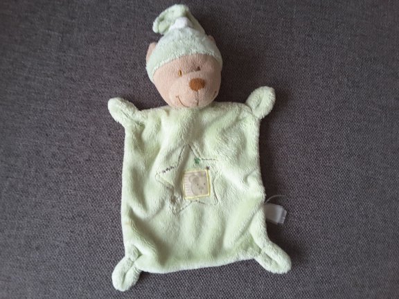 + 1557 Beer Nicotoy C&Á knuffeldoekje doudou beer groen - nr. 1