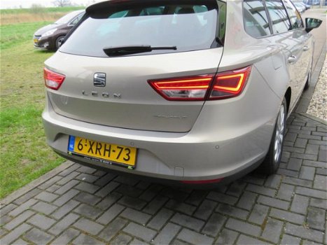 Seat Leon ST - 1.6 TDI Style Business Ecomotive LEDER Led Koplampen Stoelverw Navi Clima PDC Bluetoo - 1