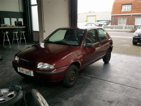 Mazda 121 - 1.3i GLX Mooiste van Nederland - 1